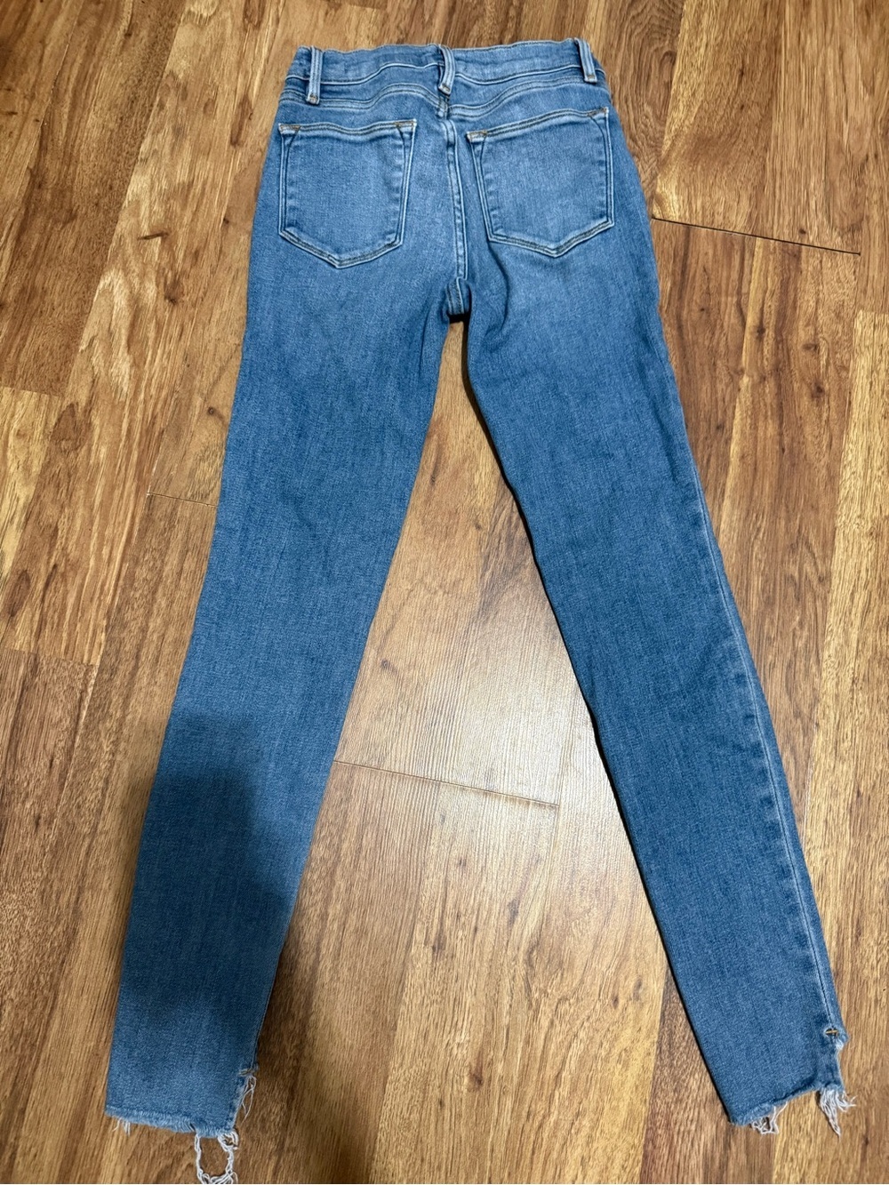 Frame Denim Medium Wash High-Rise Skinny Jeans with Frayed Hem - Picture 2 of 10